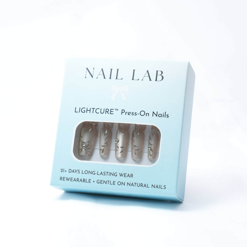 NAIL LAB LIGHTCURE press-on nails in silver botanical pattern