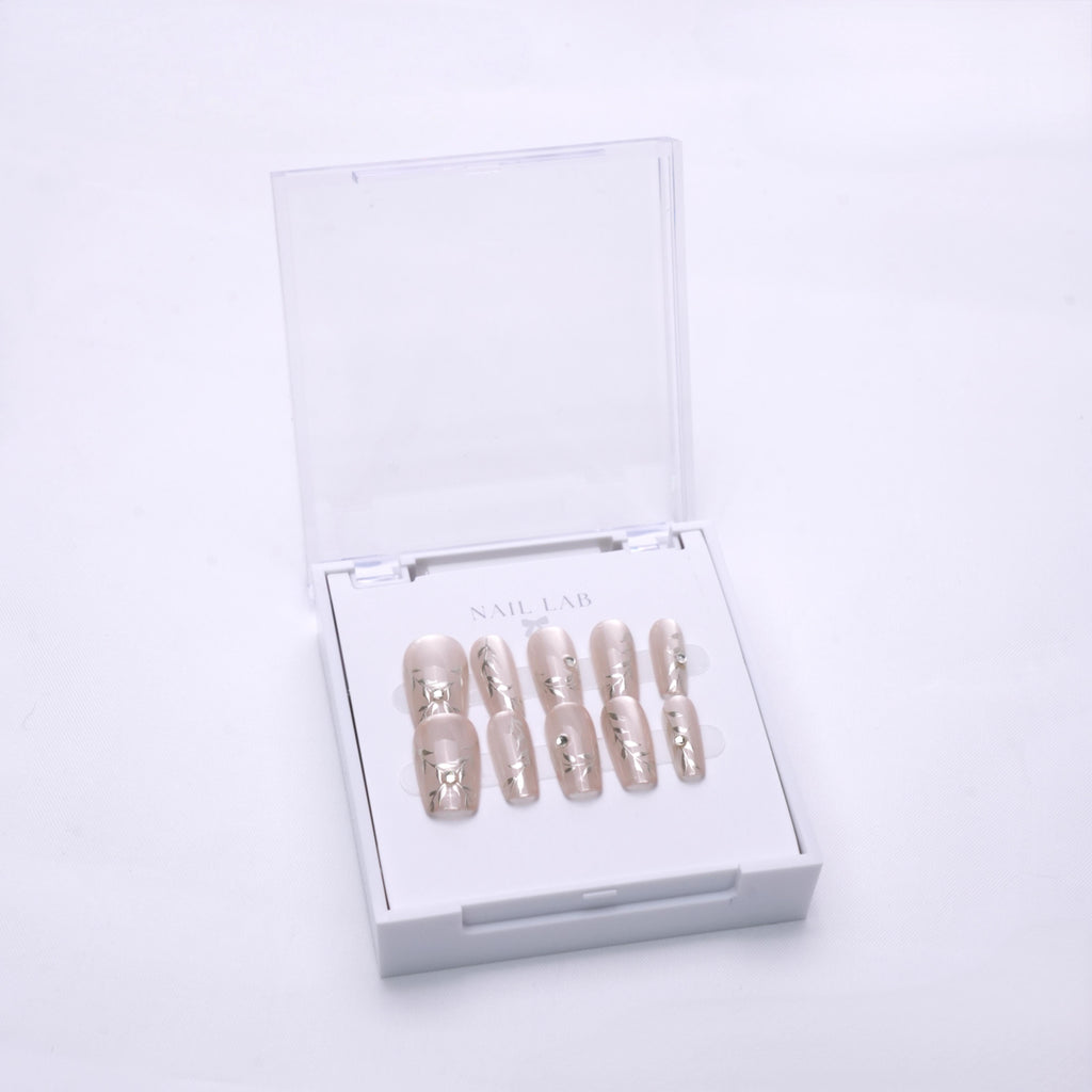 NAIL LAB LIGHTCURE press-on nails in silver botanical pattern in case