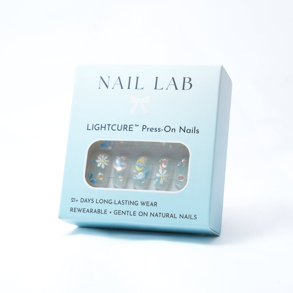 NAIL LAB LIGHTCURE press-on nails in soft floral design