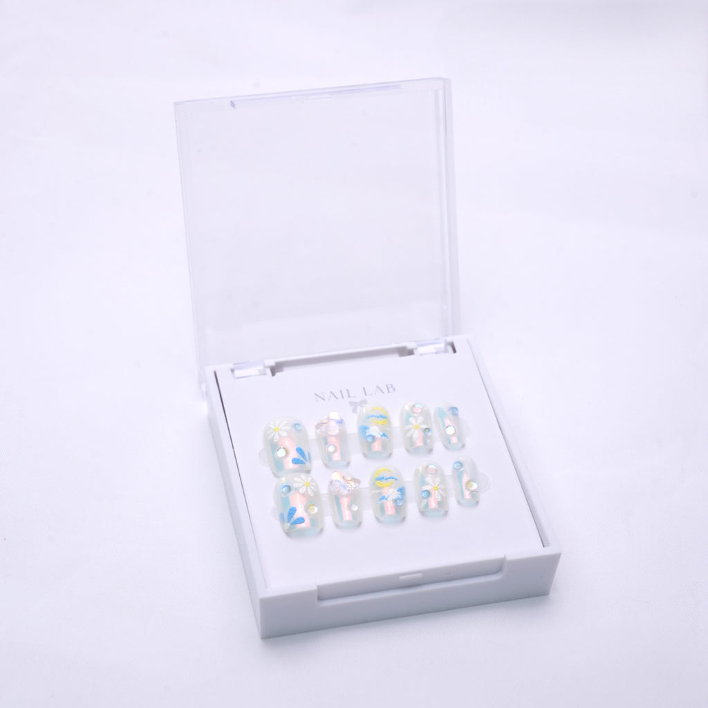 NAIL LAB LIGHTCURE press-on nails in soft floral design in case